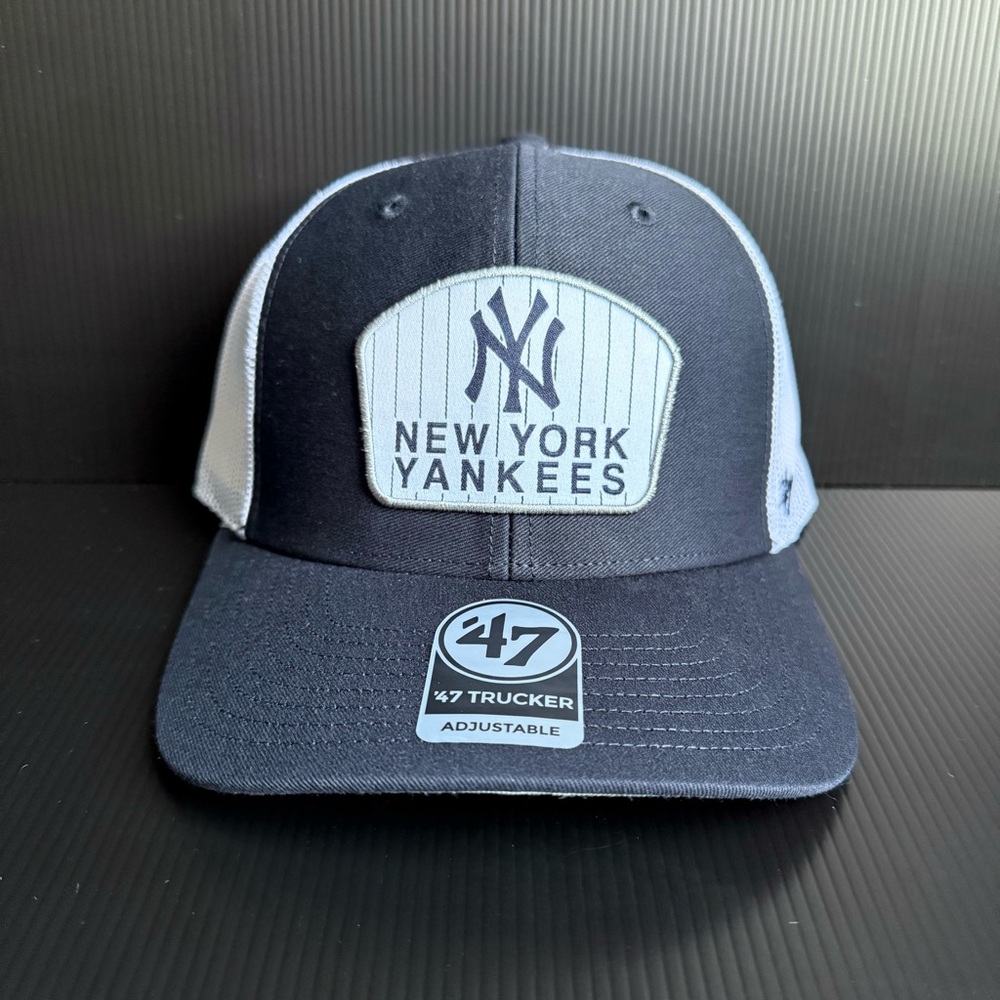 ‘47 Brand Adult New York Yankees Navy Pitch SnapBack Adjustable Trucker Hat